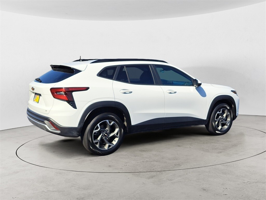 2024 Chevrolet Trax LT photo 3