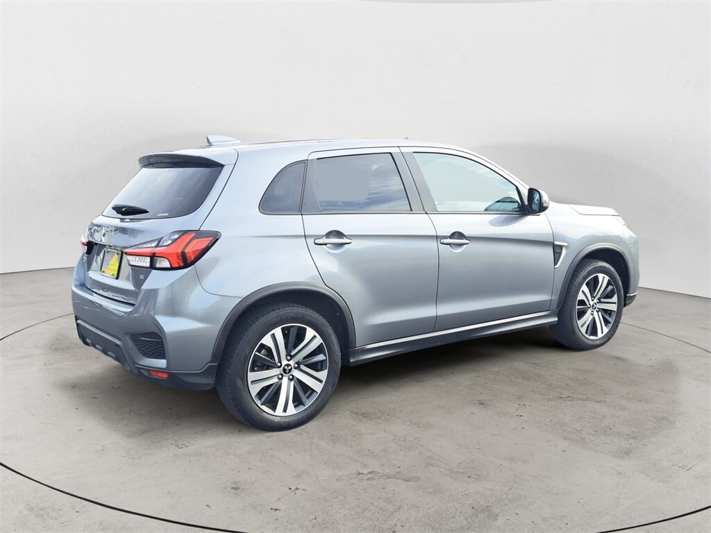 2024 Mitsubishi Outlander Sport SE photo 3