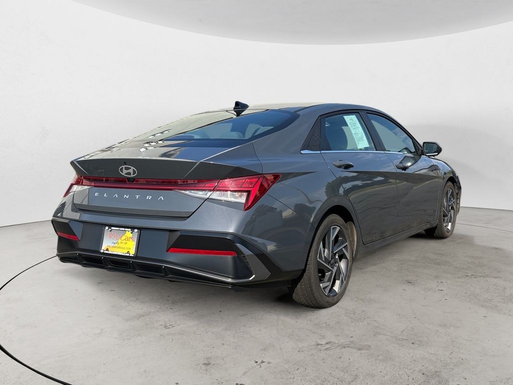 Used 2025 Hyundai Elantra SEL Convenience Sedan