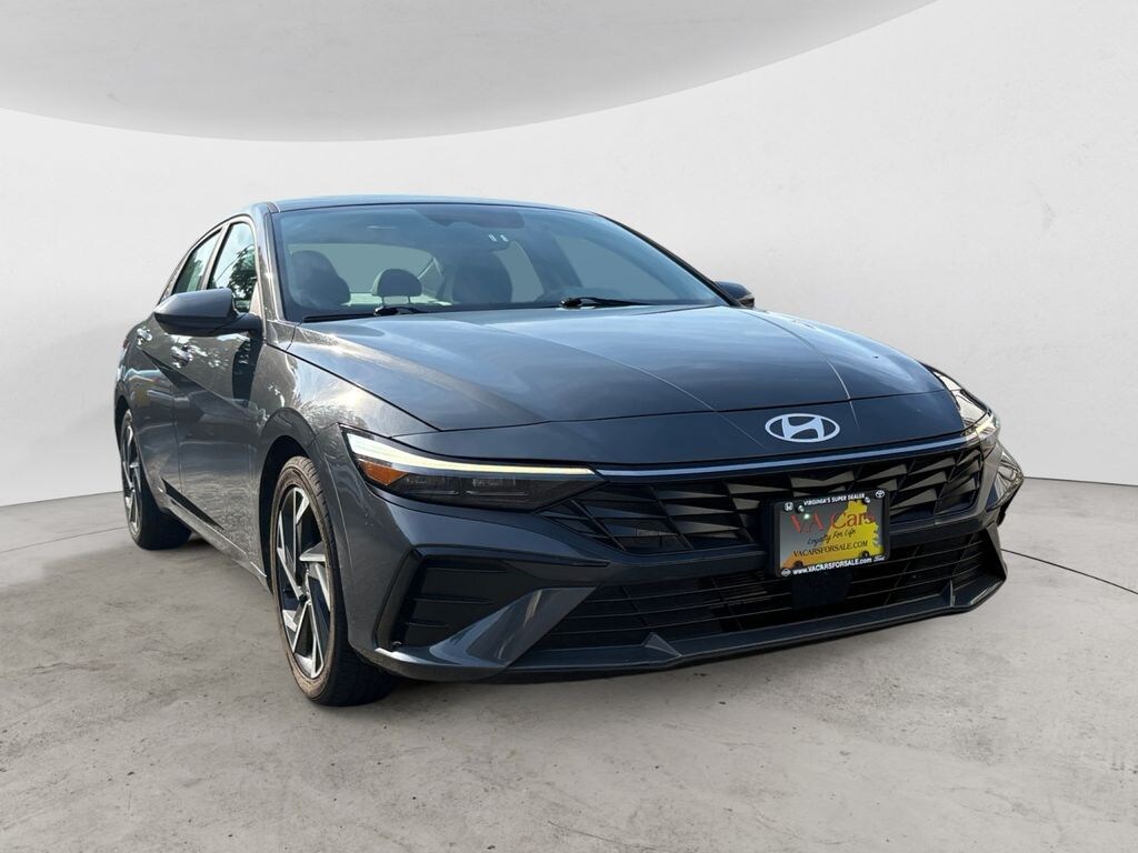 Used 2025 Hyundai Elantra SEL Convenience Sedan