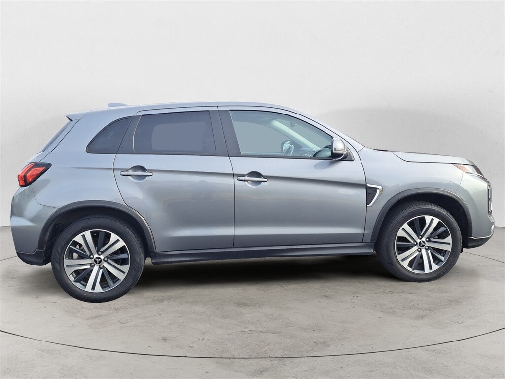 2024 Mitsubishi Outlander Sport SE photo 2