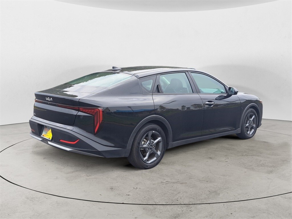 2025 Kia K4 LXS photo 2
