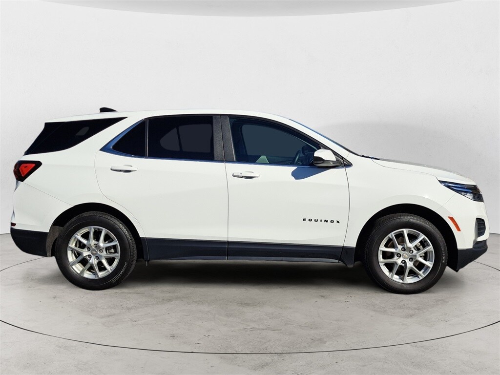 2023 Chevrolet Equinox LT photo 2