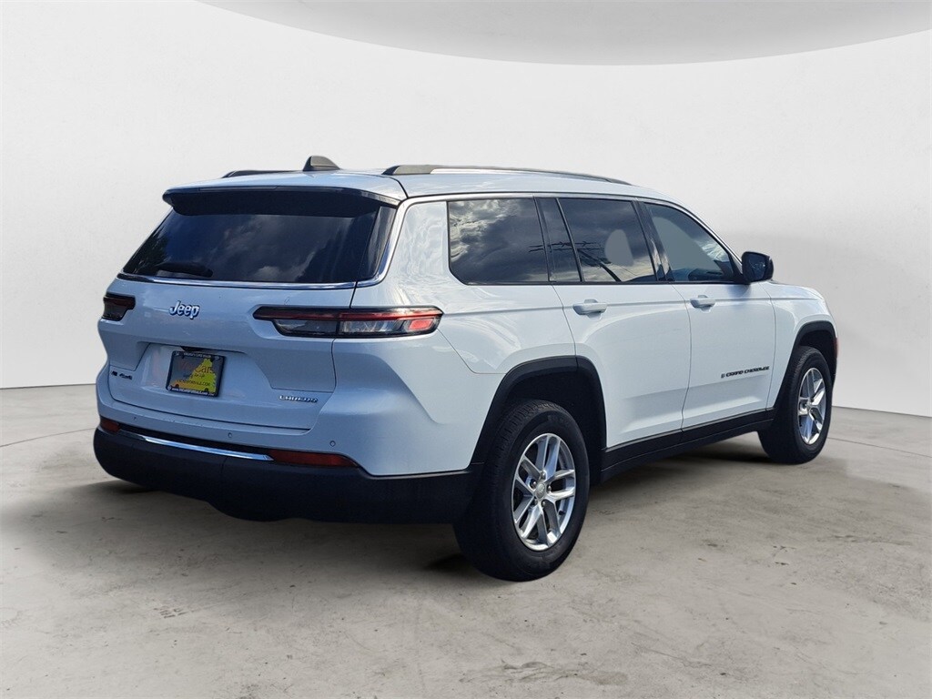 2023 Jeep Grand Cherokee Laredo photo 3