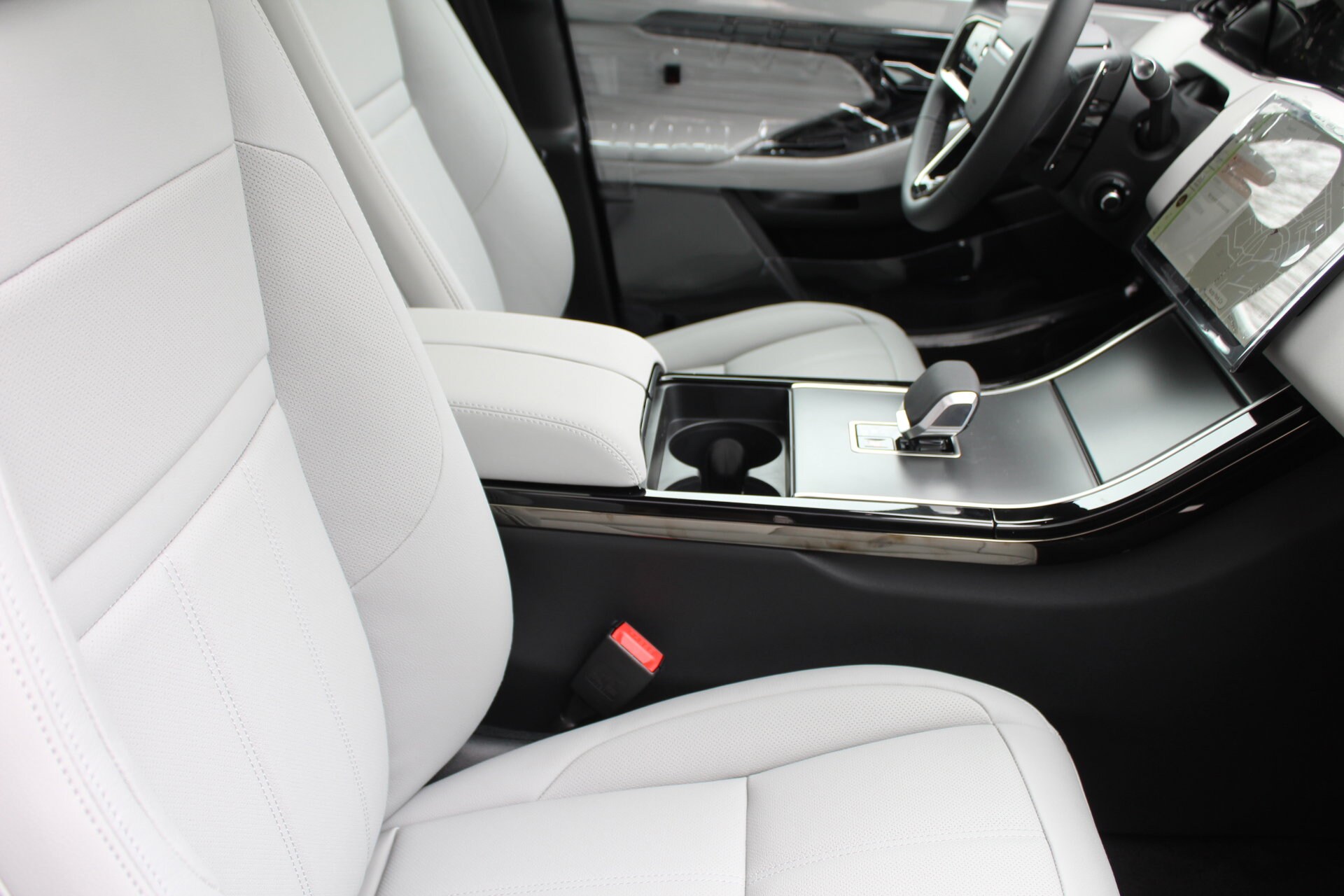 2026 Land Rover Range Rover Evoque S photo 3