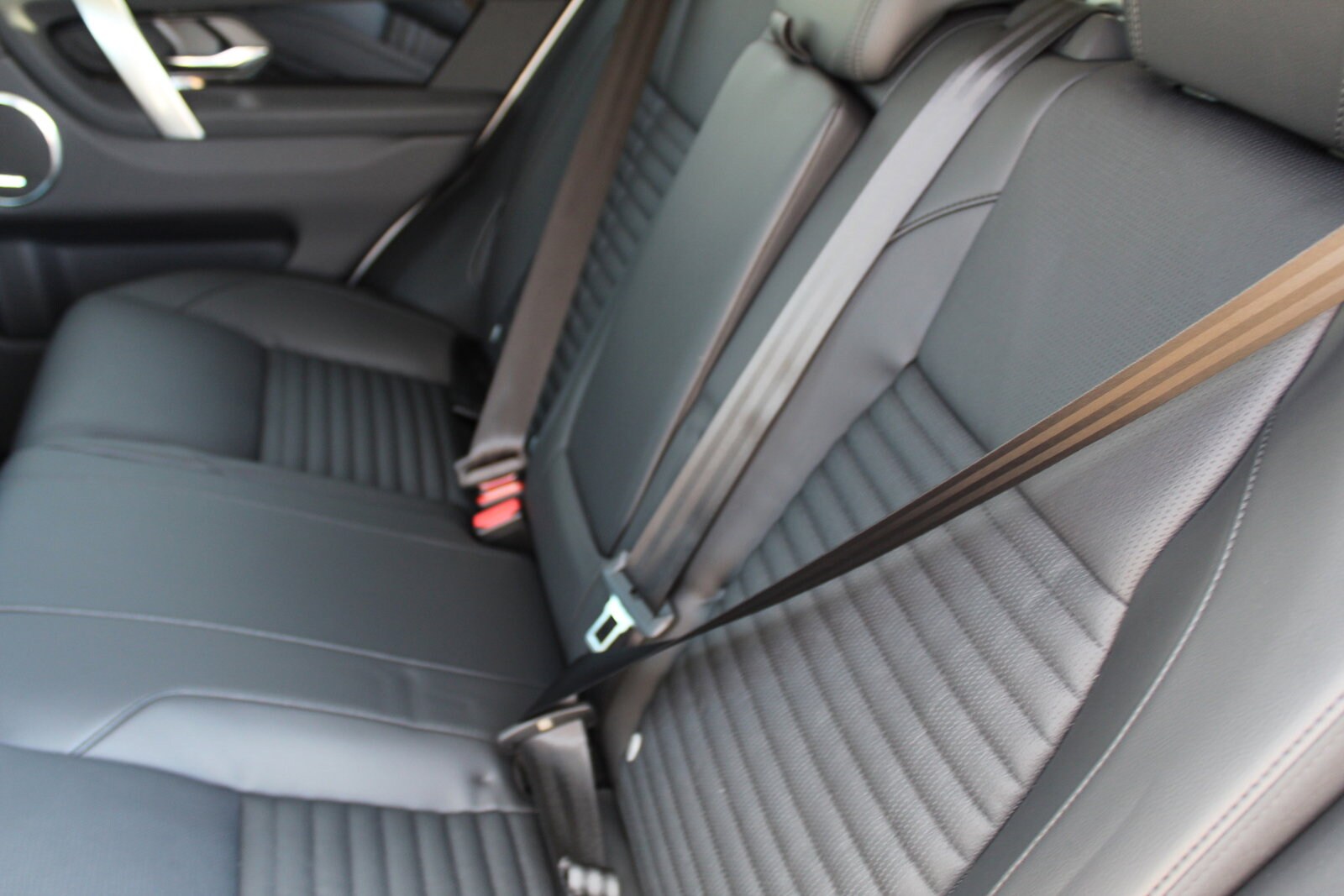 2025 Land Rover Discovery Sport S photo 4