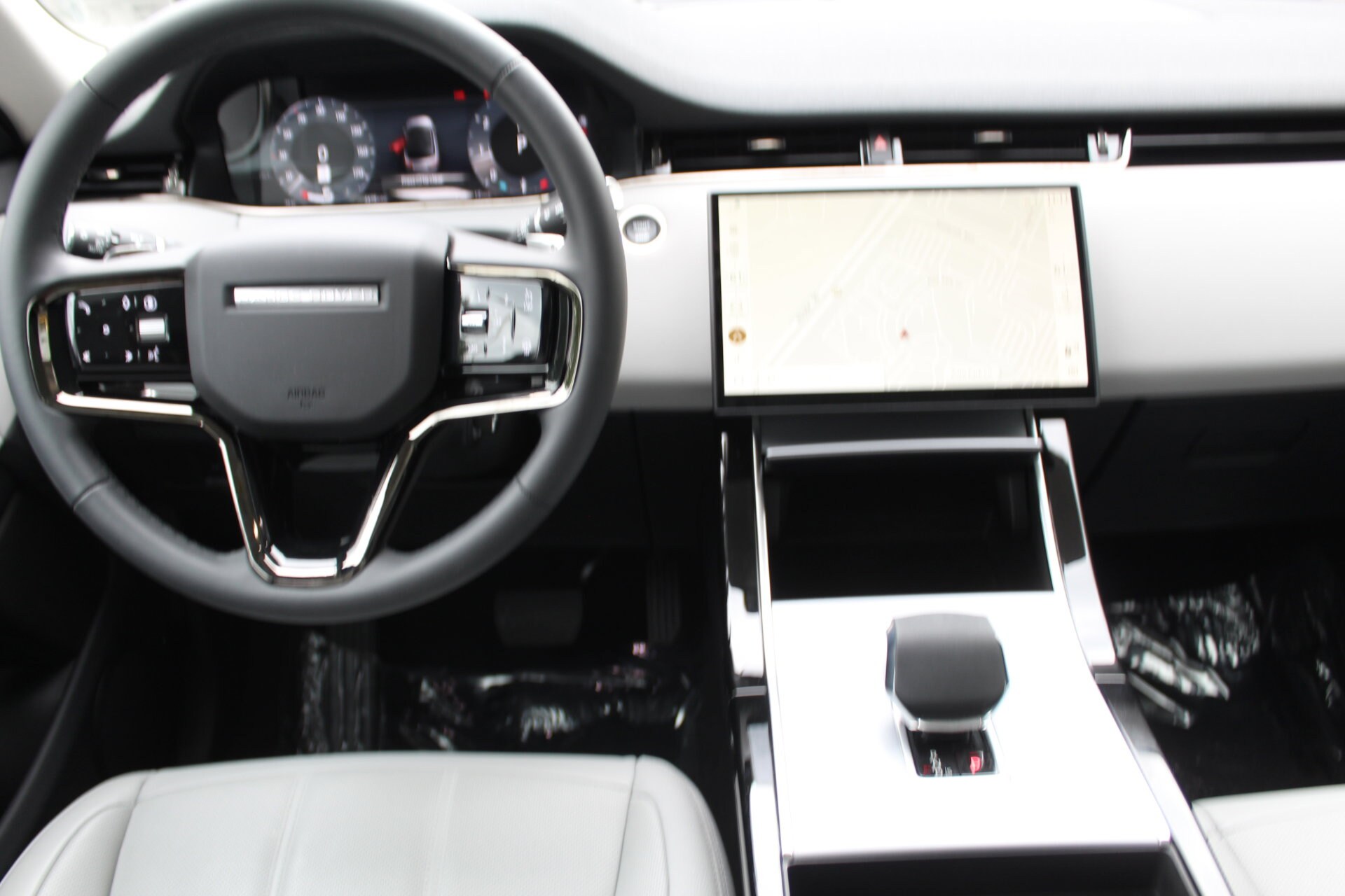 2024 Land Rover Range Rover Evoque S photo 4