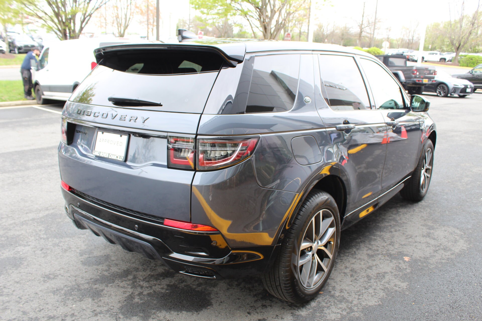 2024 Land Rover Discovery Sport Dynamic SE photo 2