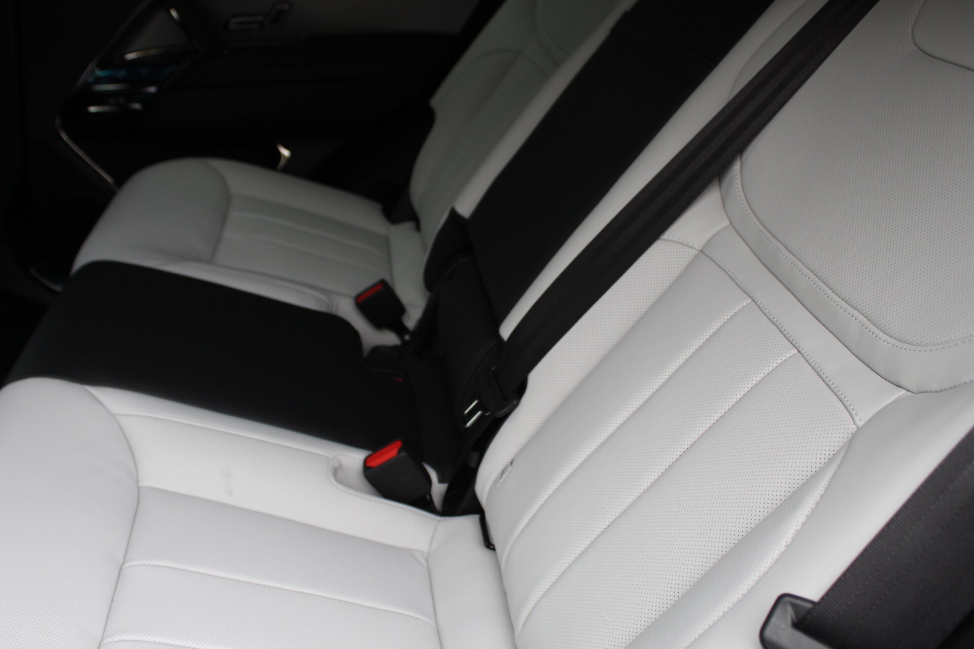 2025 Land Rover Range Rover Sport SE photo 4