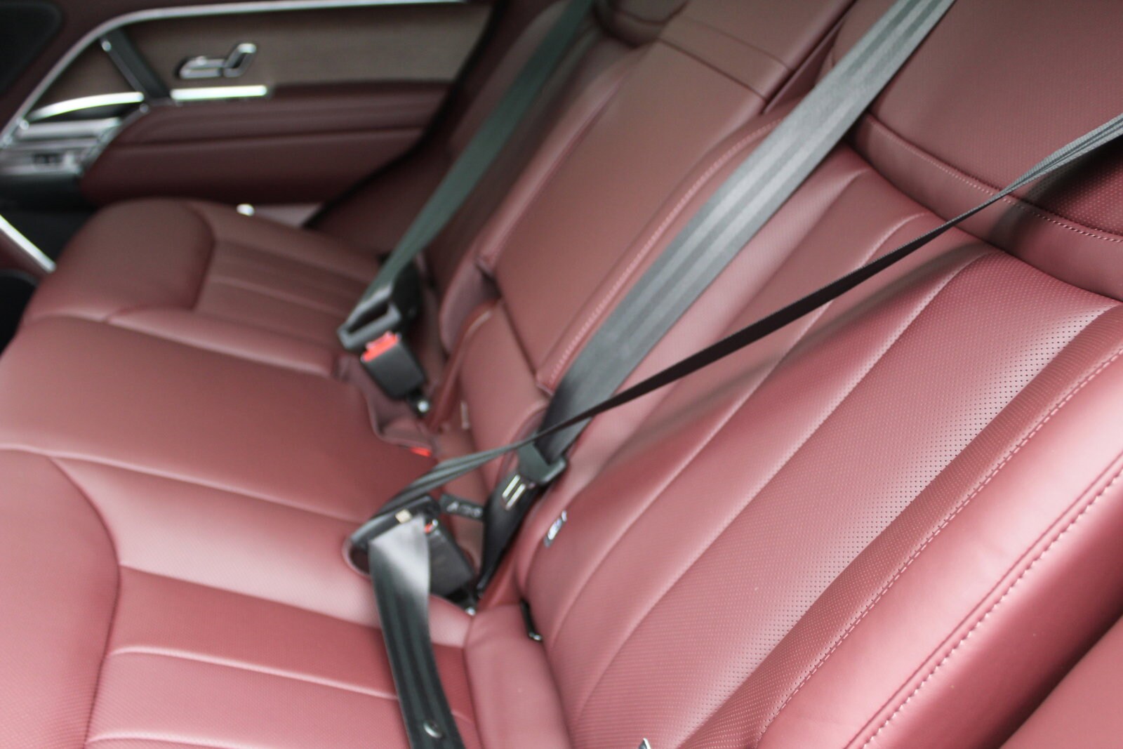 2025 Land Rover Range Rover SE photo 4