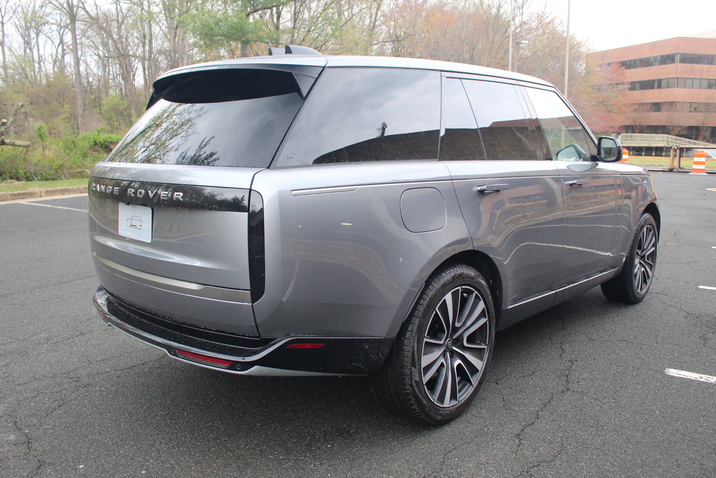 2025 Land Rover Range Rover SE photo 2