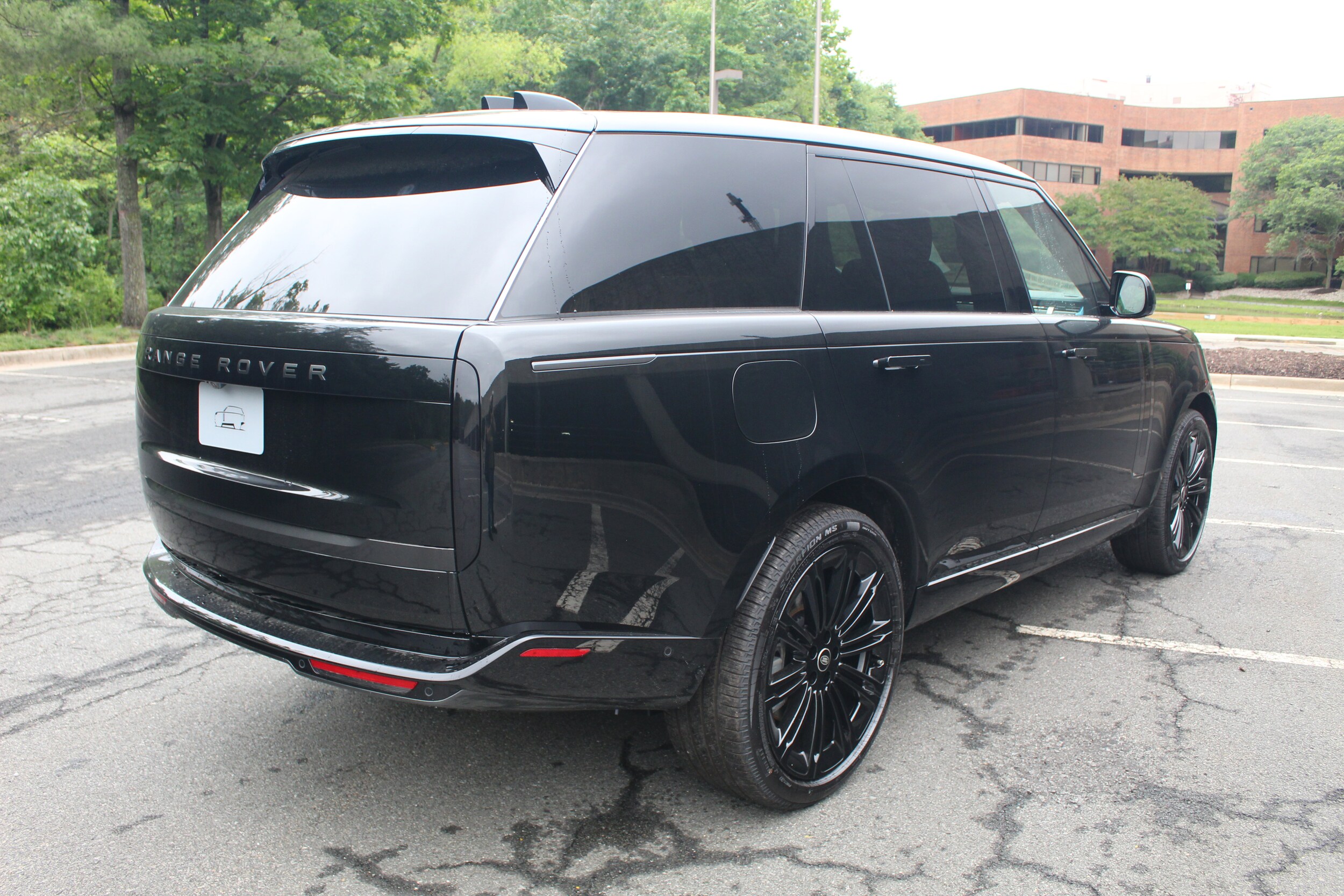 2025 Land Rover Range Rover SE photo 2