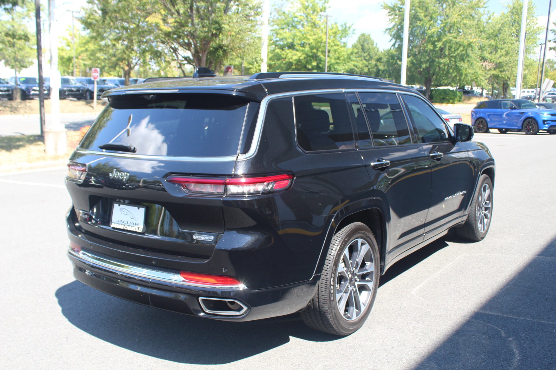 2023 Jeep Grand Cherokee Overland photo 2
