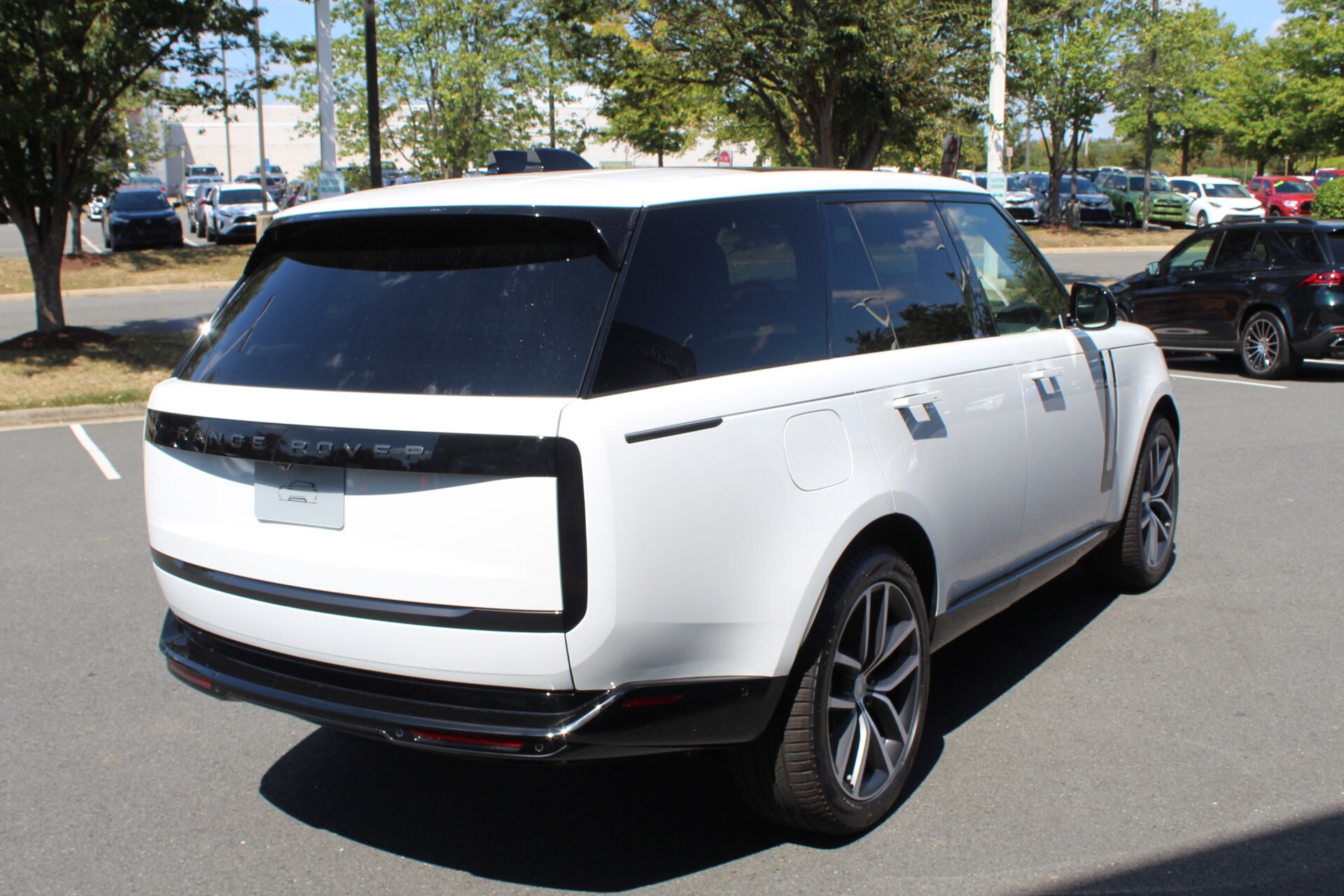 2025 Land Rover Range Rover SE photo 2