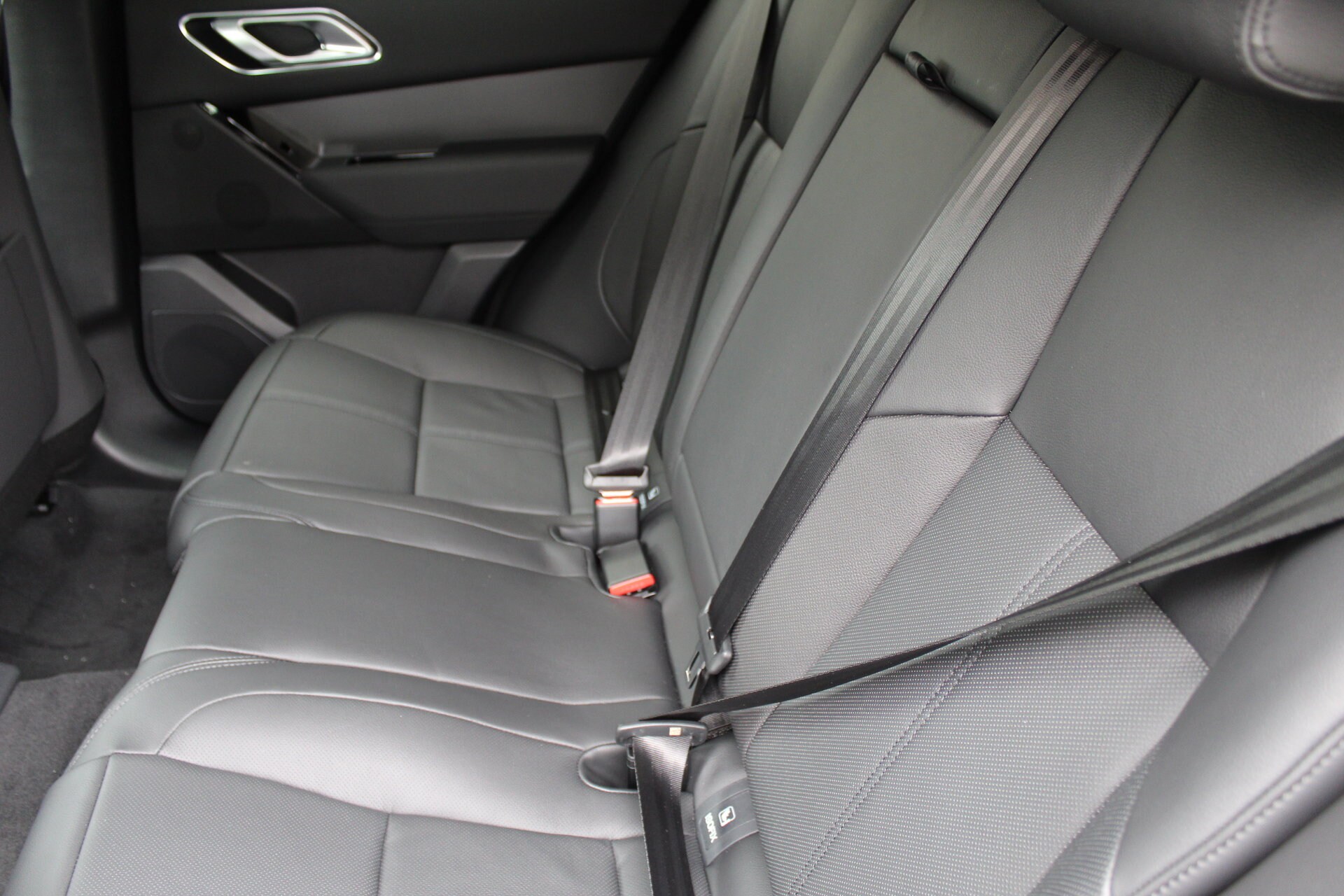 2026 Land Rover Range Rover Velar S photo 4