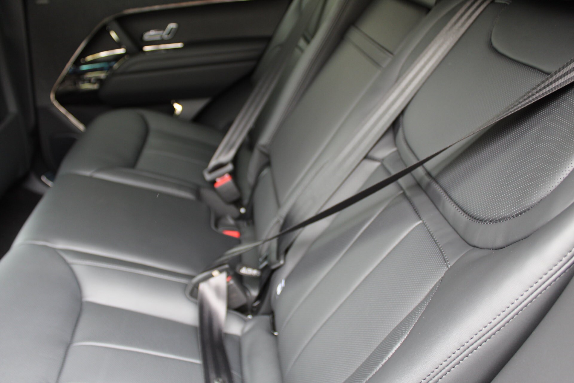 2025 Land Rover Range Rover Sport SE photo 4