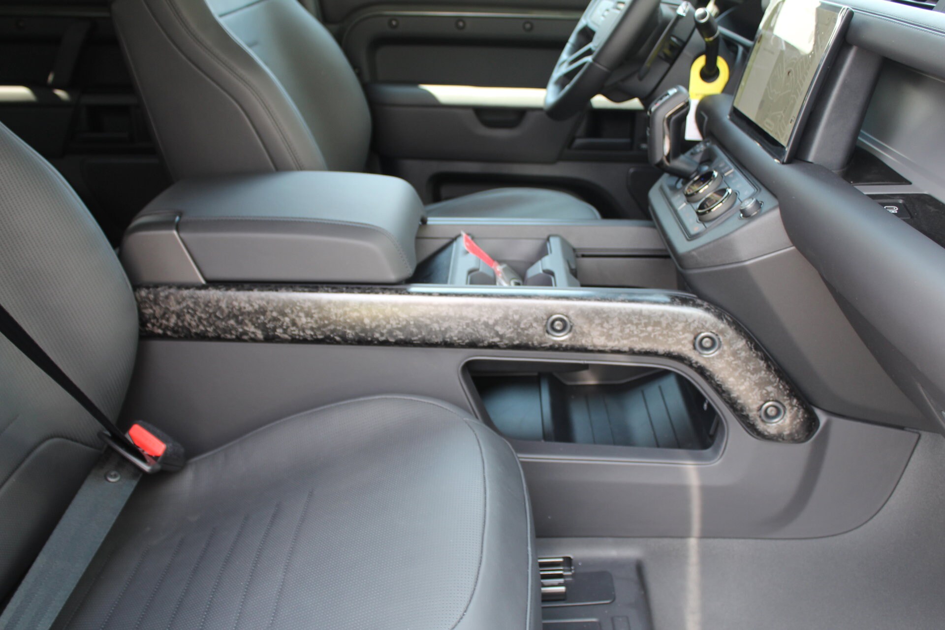 2025 Land Rover Defender 110 photo 3