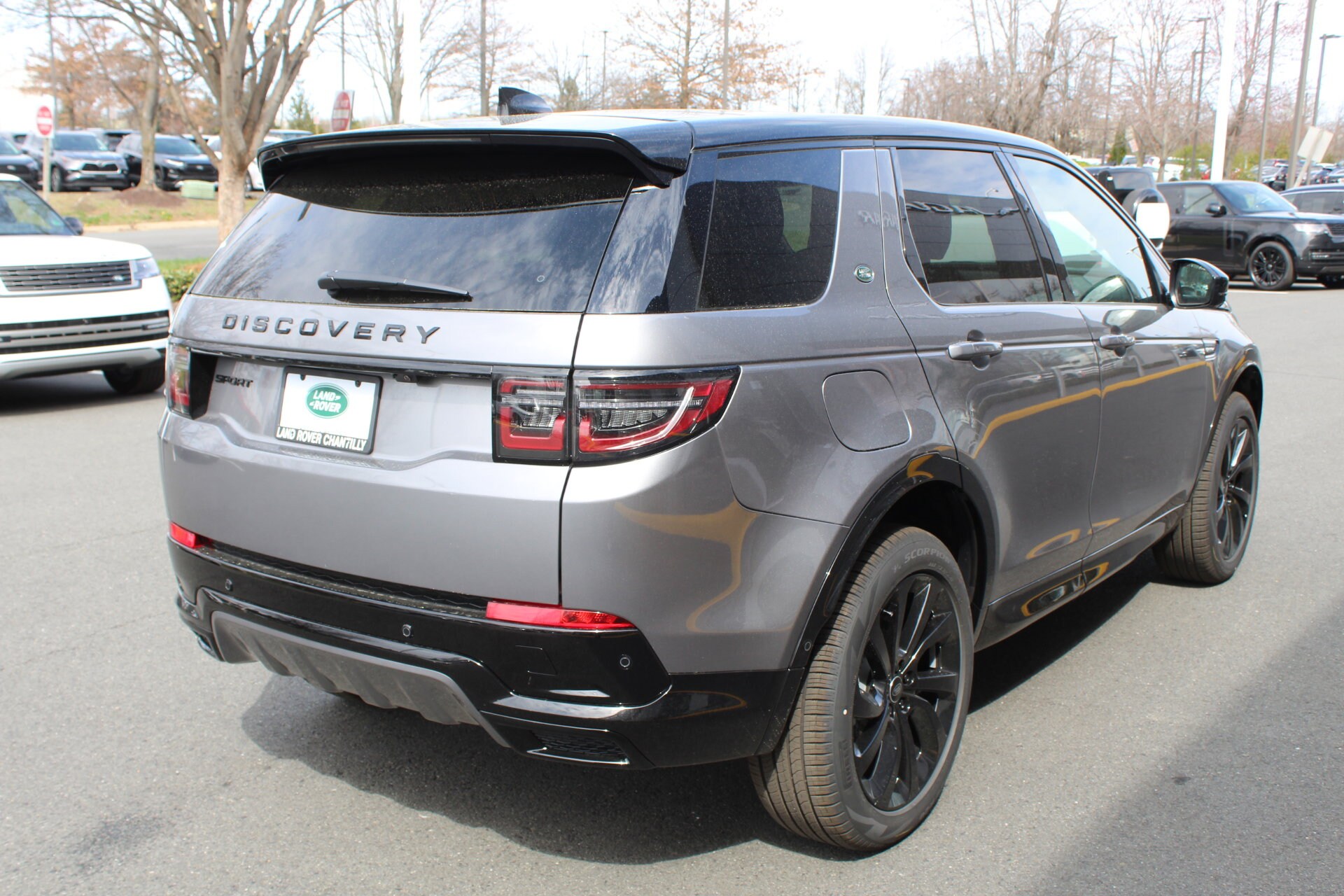 2025 Land Rover Discovery Sport Dynamic SE photo 2
