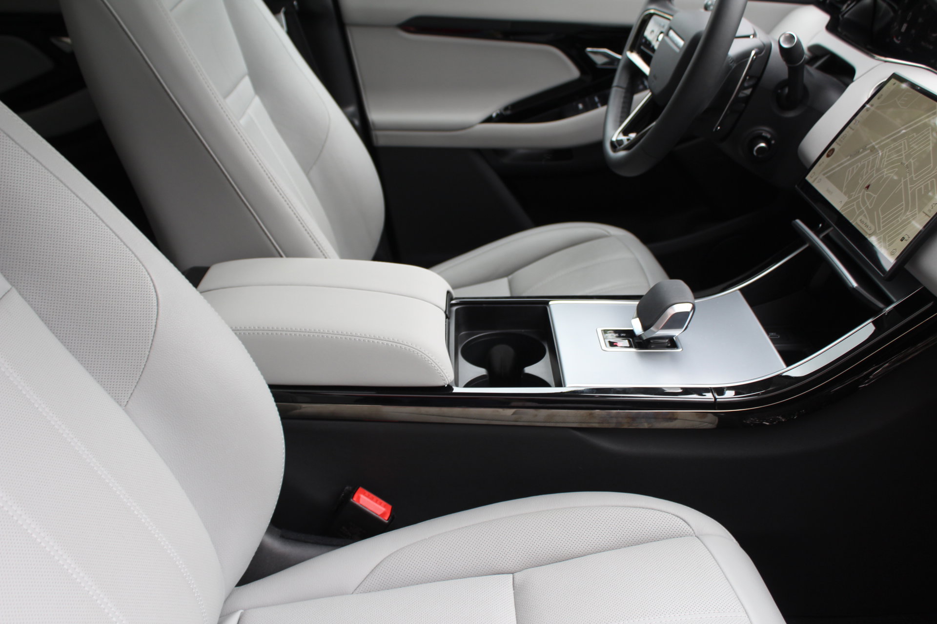 2024 Land Rover Range Rover Evoque S photo 3