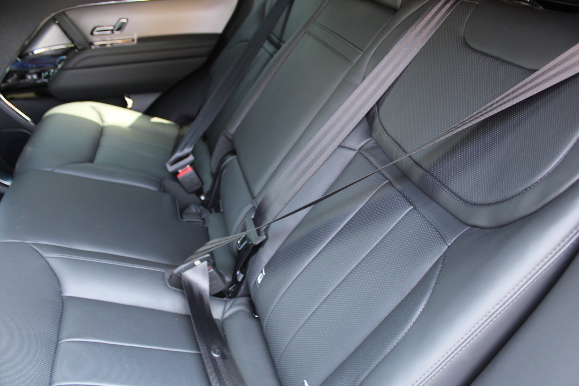 2025 Land Rover Range Rover Sport SE photo 4