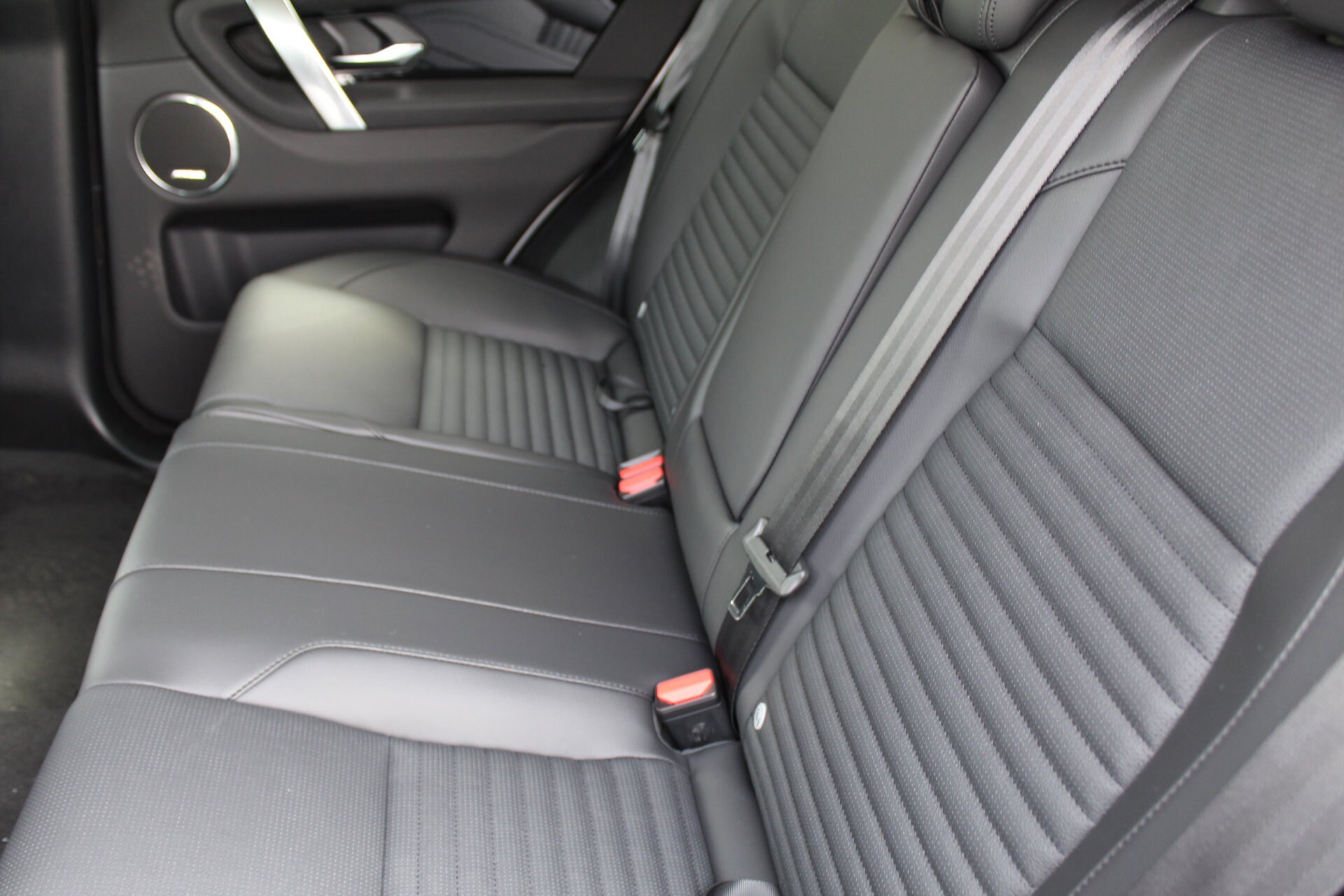 2025 Land Rover Discovery Sport S photo 4
