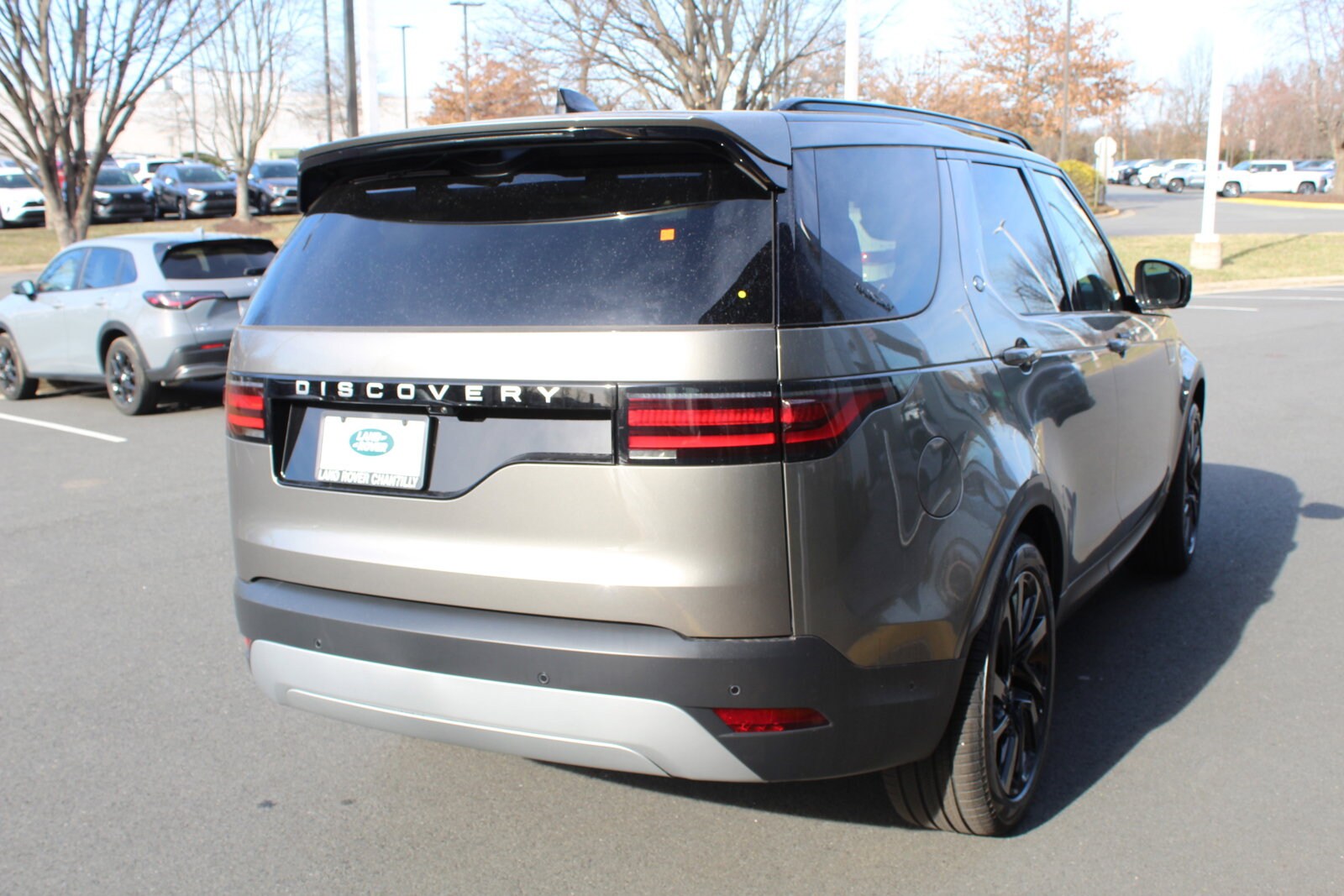2025 Land Rover Discovery S photo 2