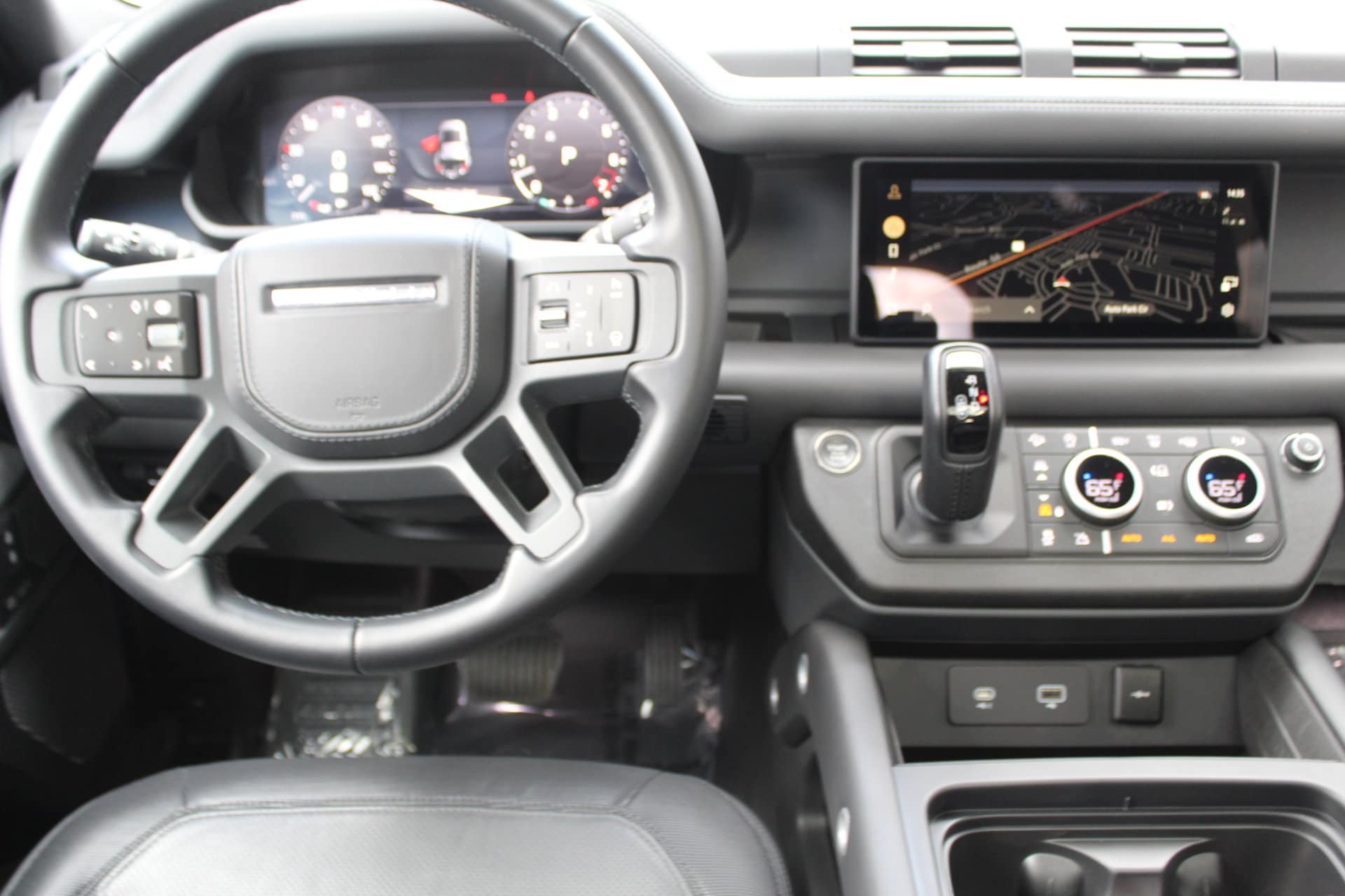 2024 Land Rover Defender X-Dynamic SE