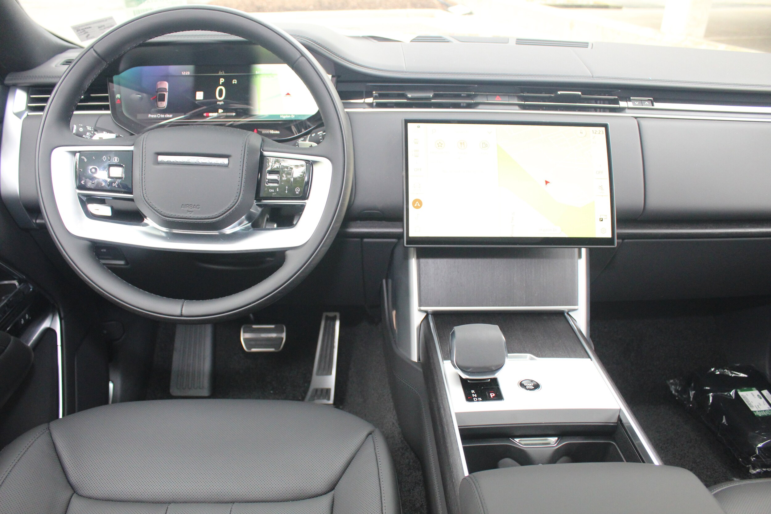 2025 Land Rover Range Rover SE photo 4