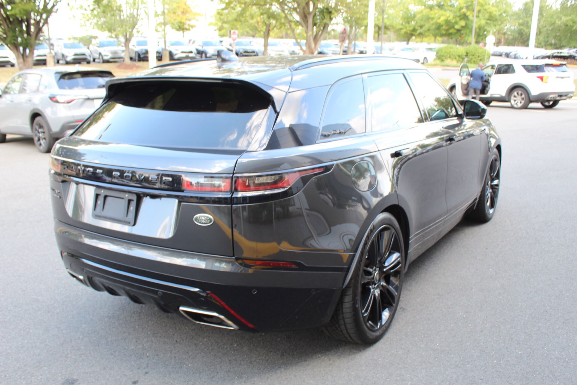 2018 Land Rover Range Rover Velar R-Dynamic HSE photo 2