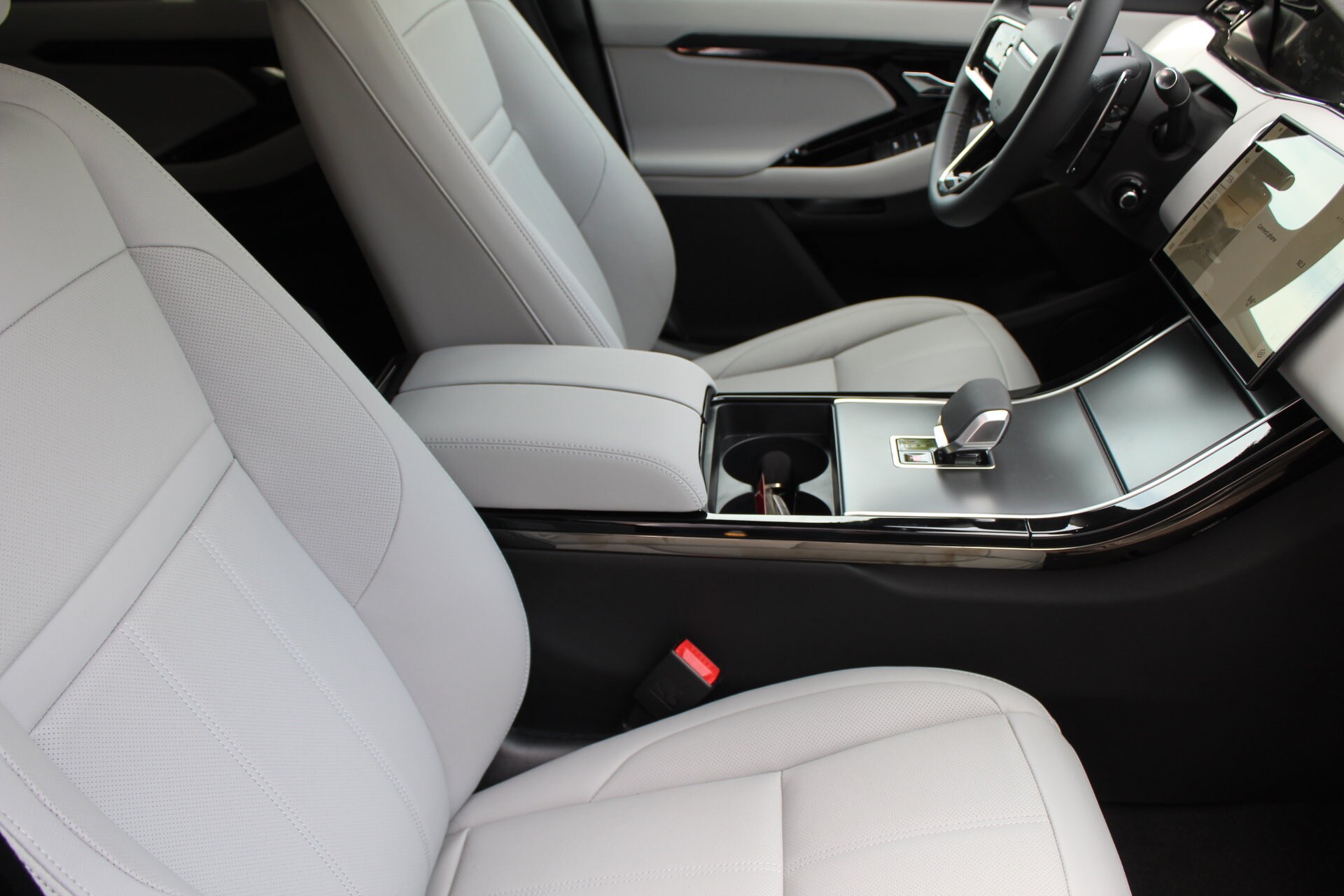 2026 Land Rover Range Rover Evoque S photo 3