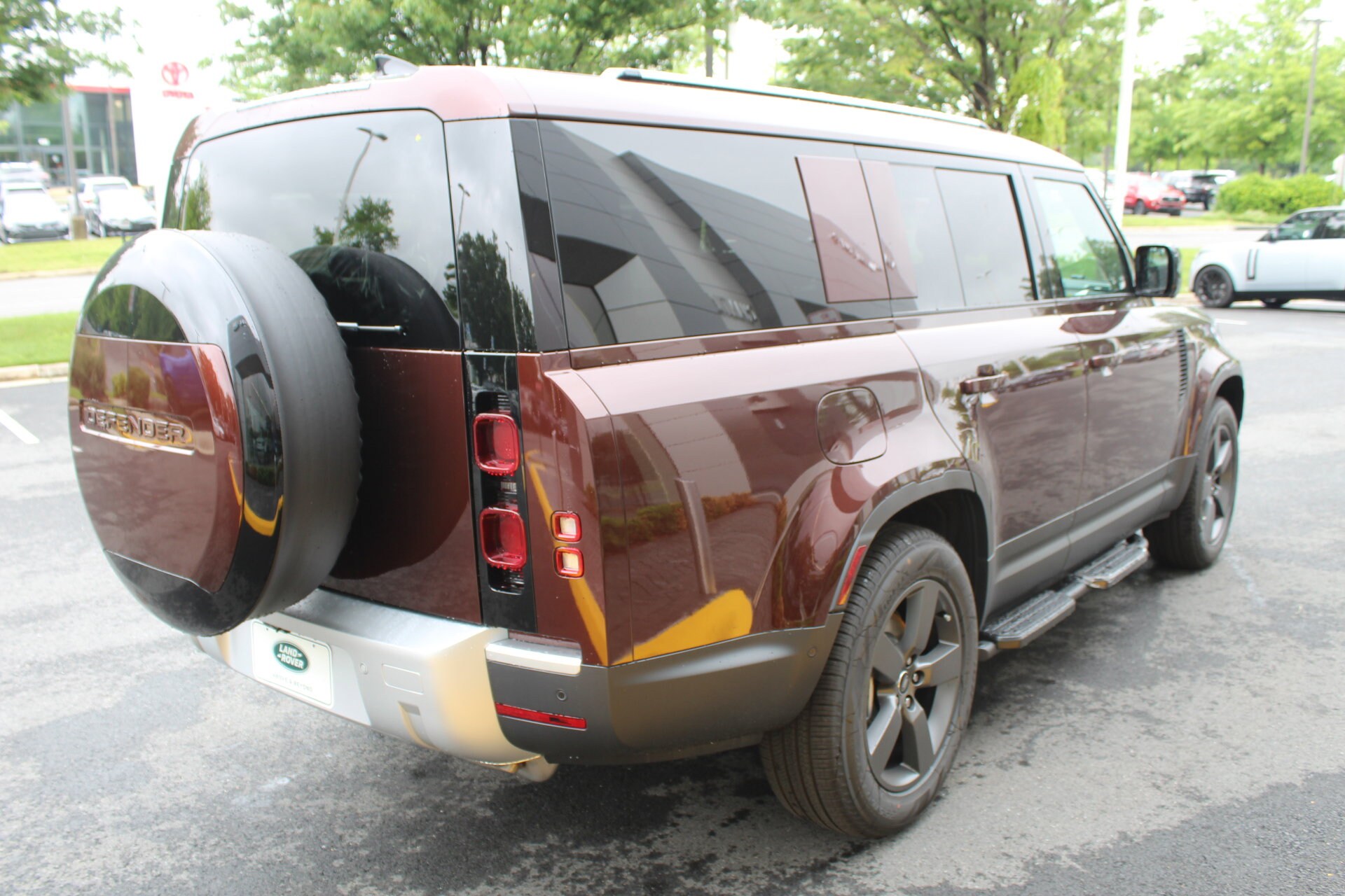 2025 Land Rover Defender 130 S photo 2