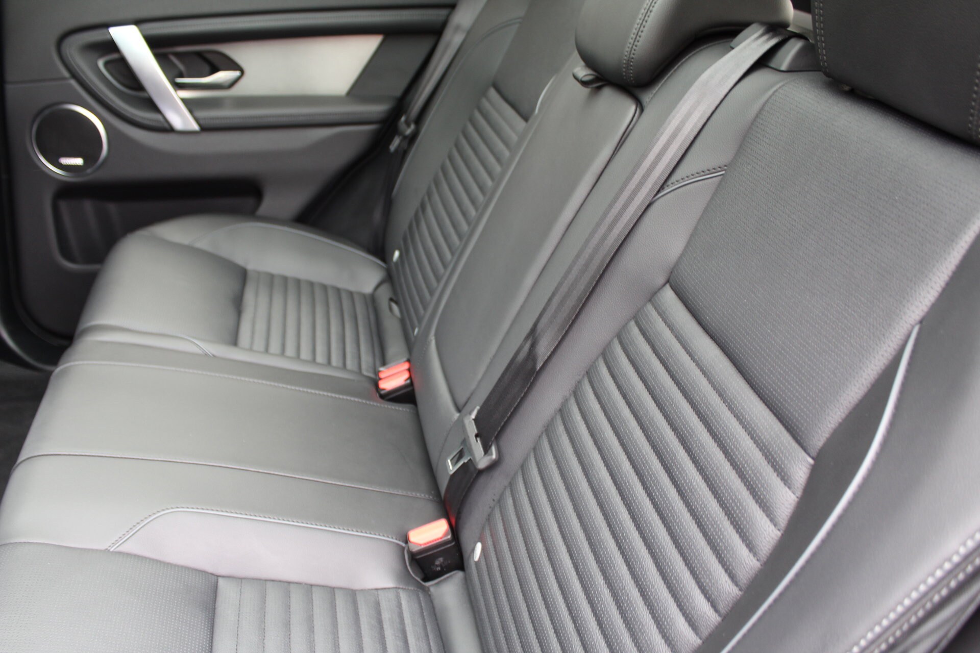2024 Land Rover Discovery Sport Dynamic SE photo 4