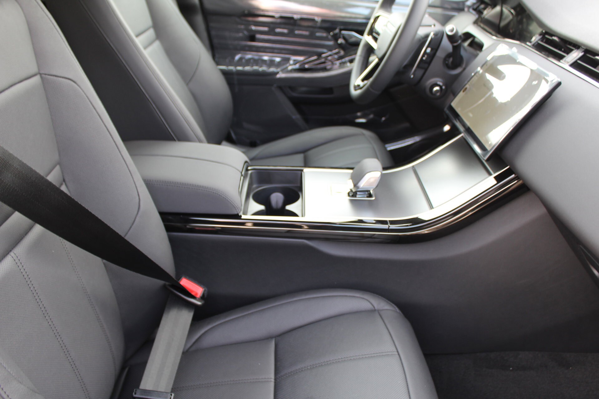 2026 Land Rover Range Rover Evoque S photo 3