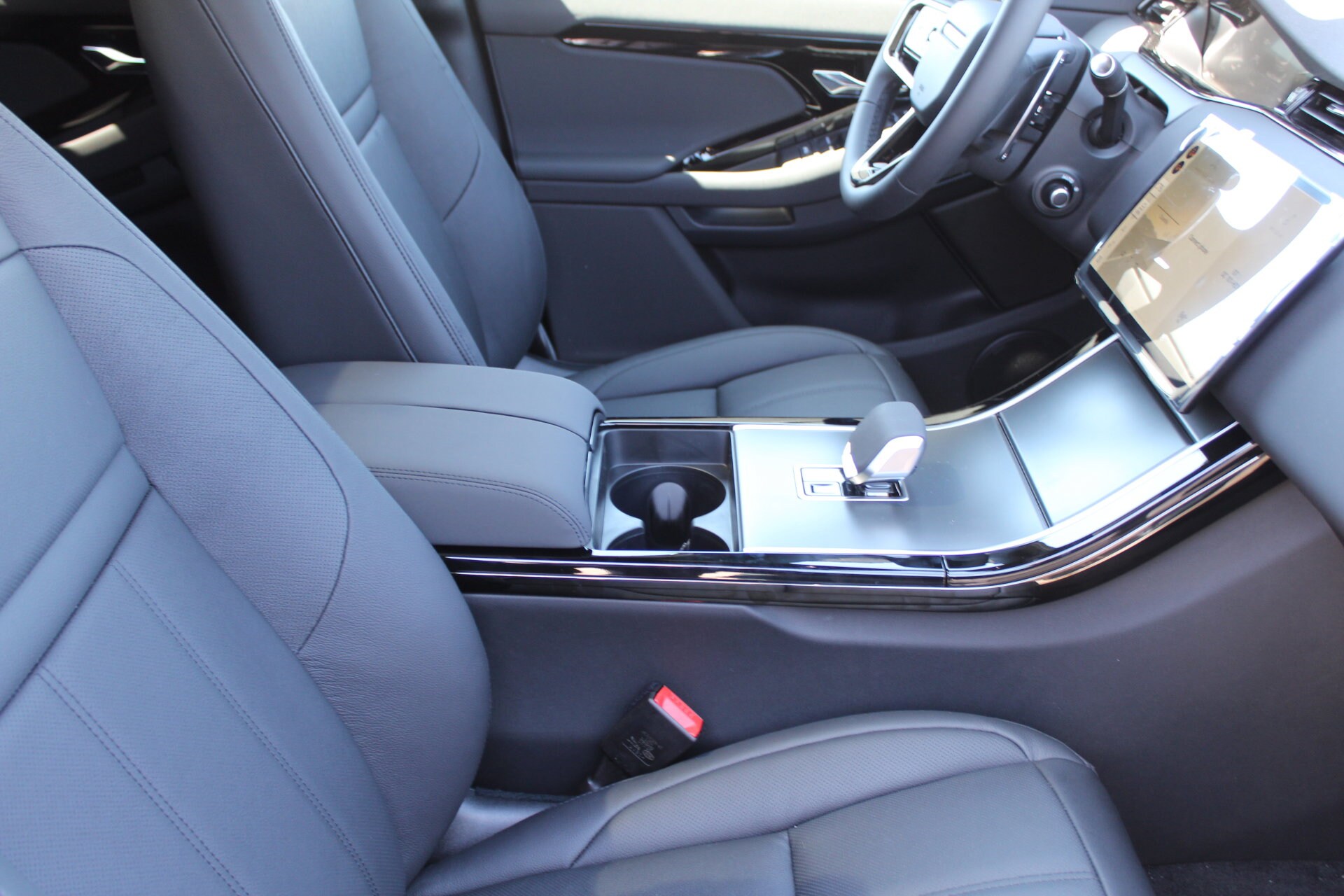 2026 Land Rover Range Rover Evoque S photo 3