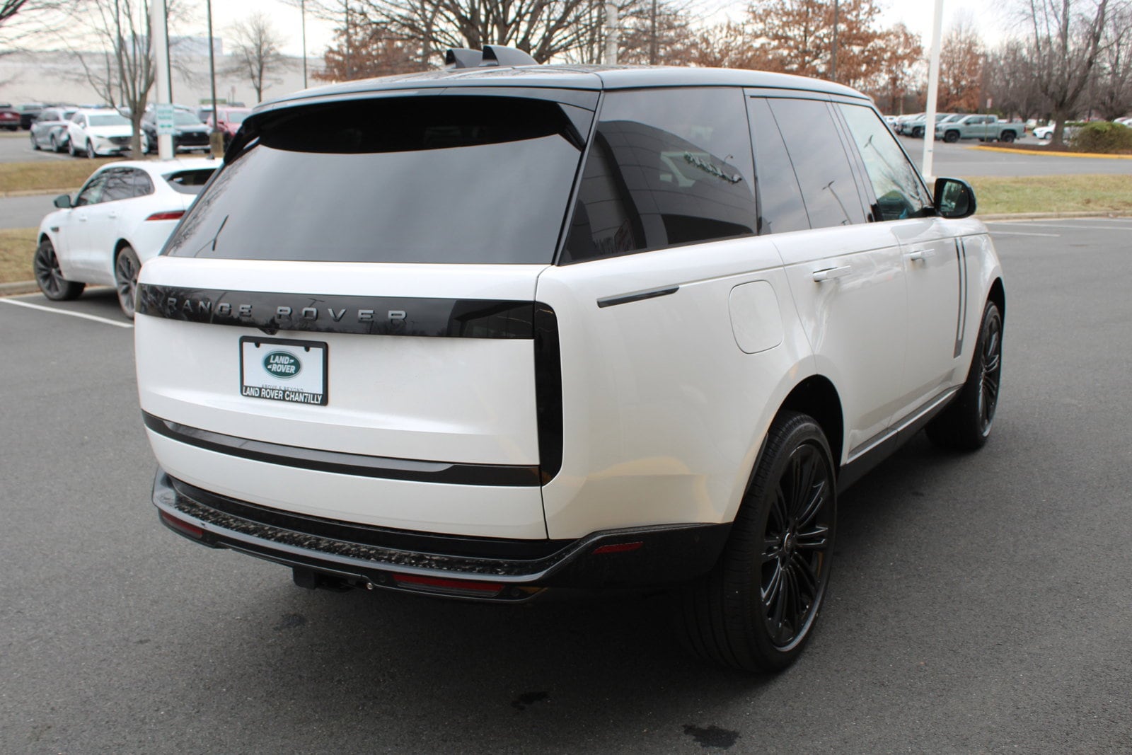 2025 Land Rover Range Rover SE photo 2