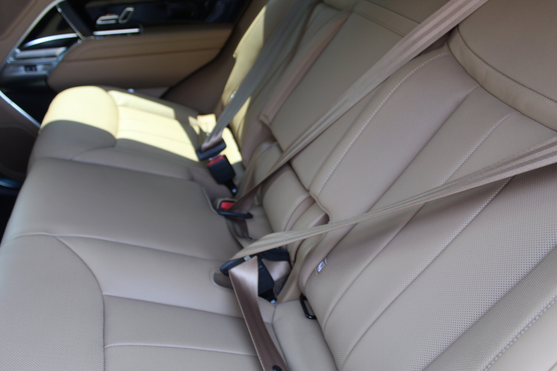 2025 Land Rover Range Rover SE photo 4
