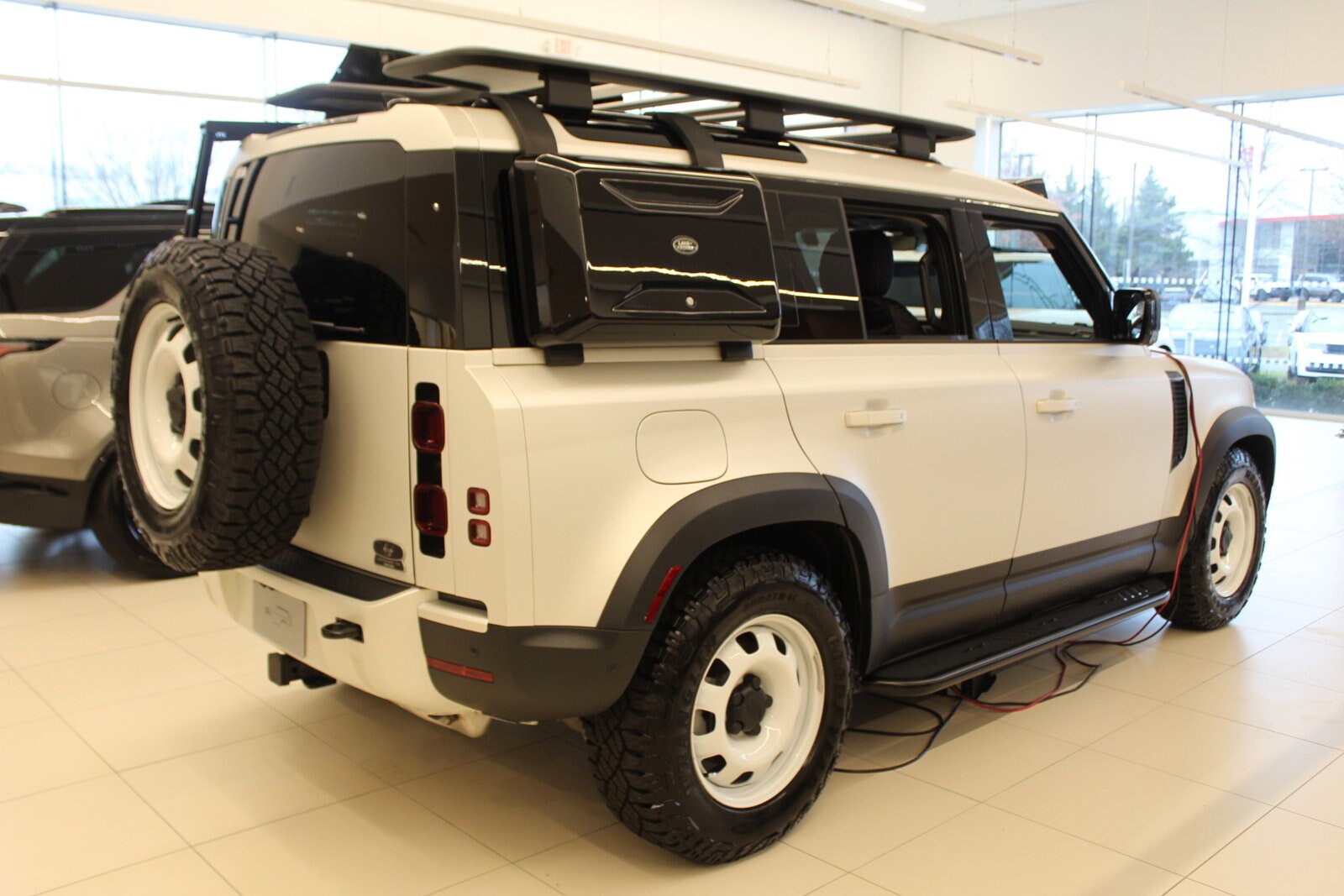 2024 Land Rover Defender 110 S photo 2