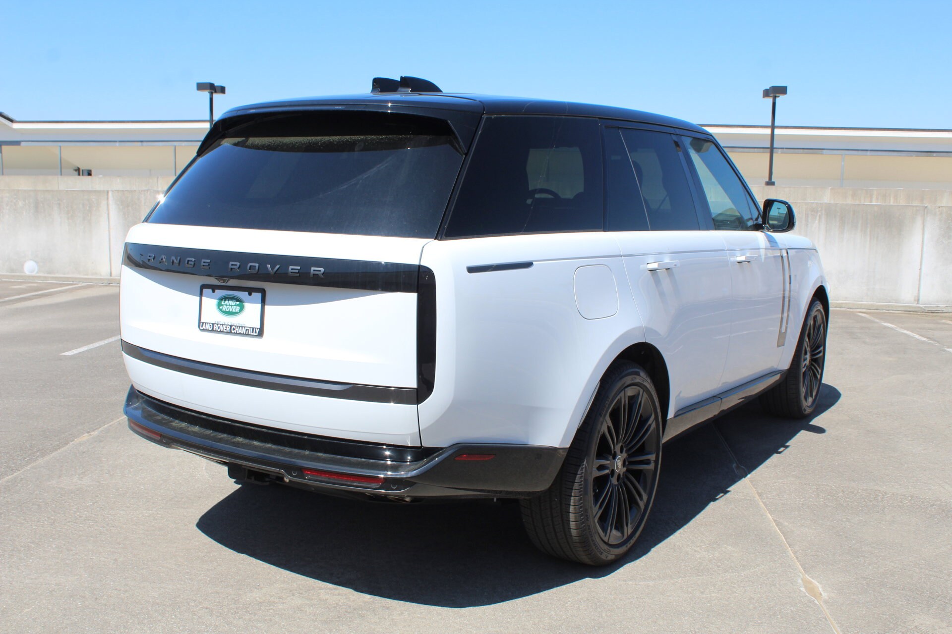 2025 Land Rover Range Rover SE photo 2