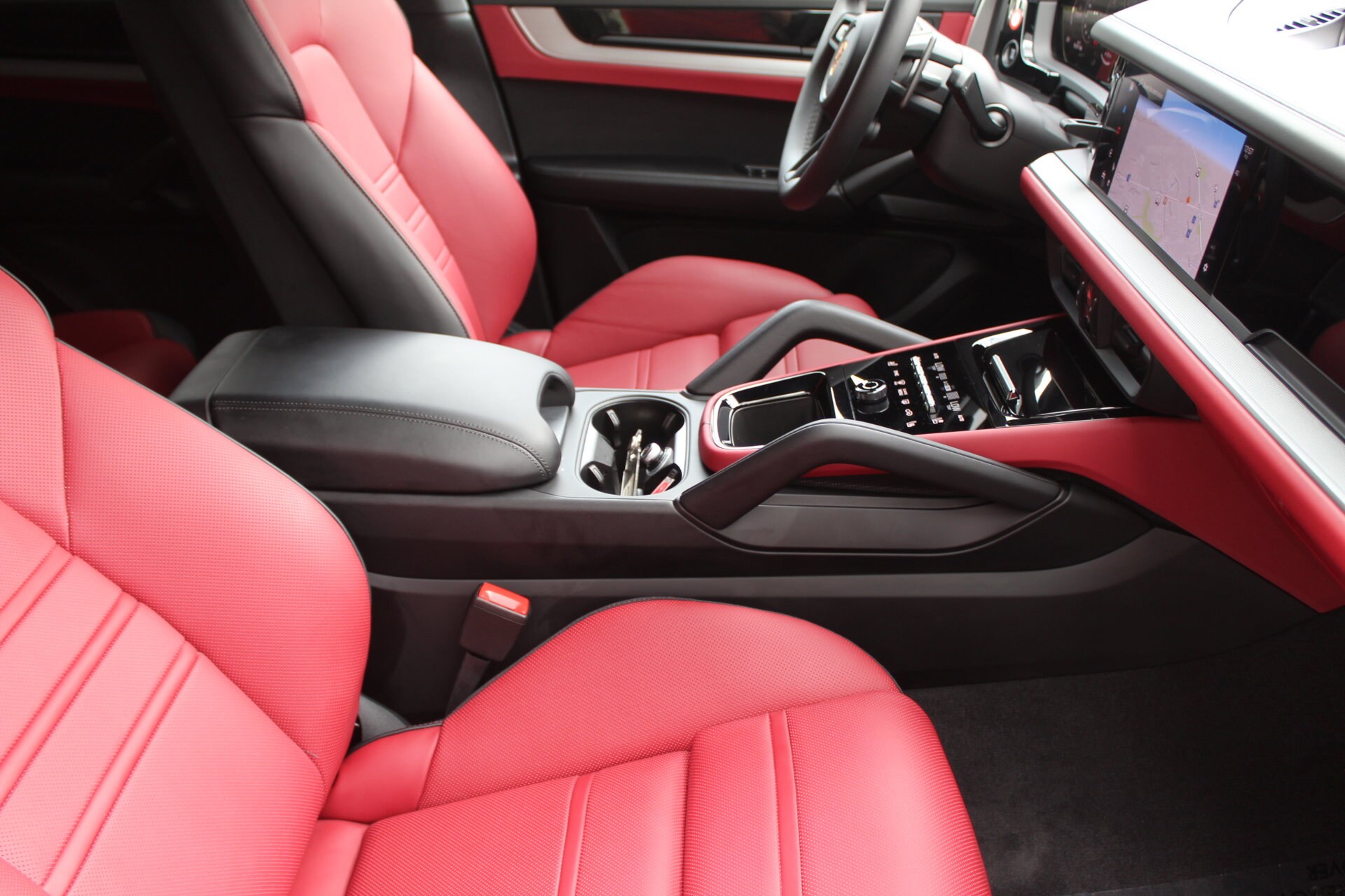 2025 Porsche Cayenne Coupe S photo 3