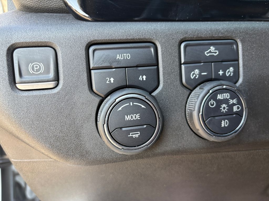 2024 Chevrolet Silverado 1500 RST photo 4