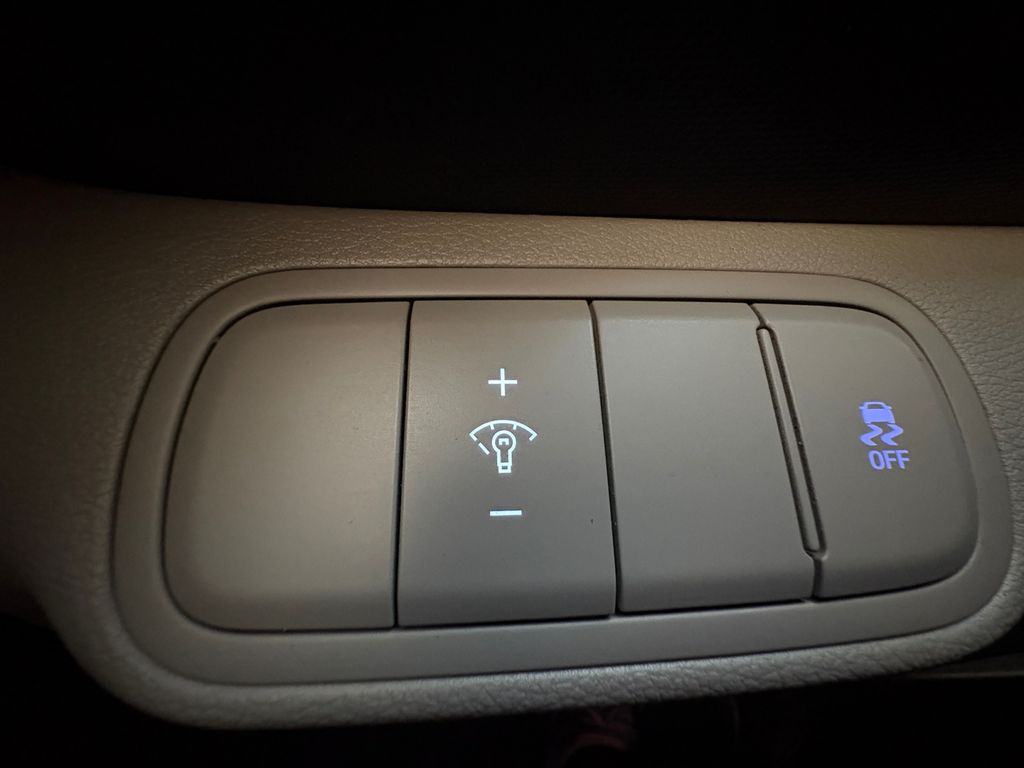 2023 Hyundai Venue SEL photo 4