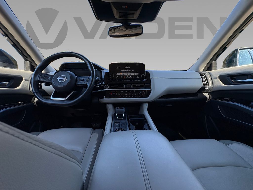 2022 Nissan Pathfinder SL photo 2