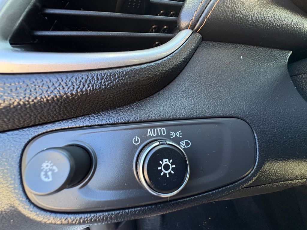 2022 Chevrolet Trax LS photo 4