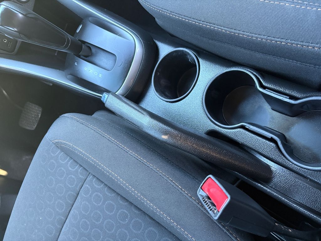 2022 Chevrolet Trax LS photo 2