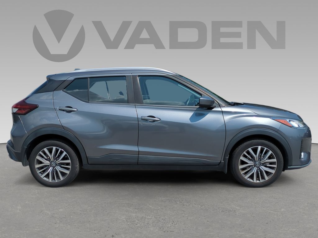 2021 Nissan Kicks SV photo 2