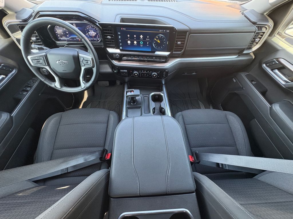 2024 Chevrolet Silverado 1500 RST photo 3