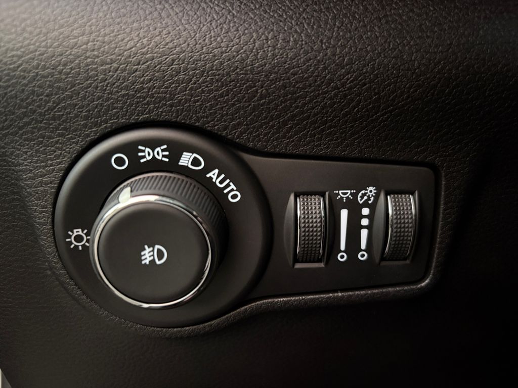 2024 Jeep Compass Latitude photo 2