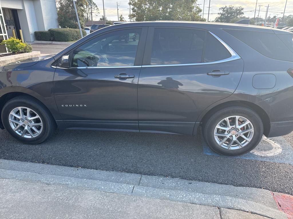 2022 Chevrolet Equinox LT photo 3