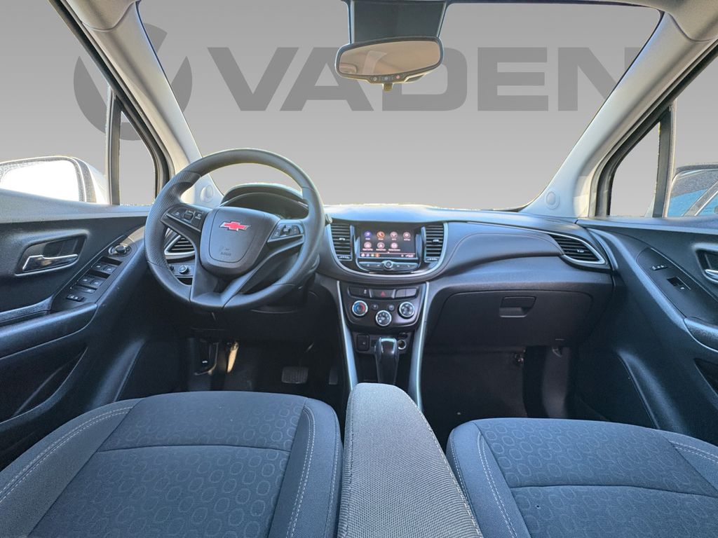 2022 Chevrolet Trax LS photo 3