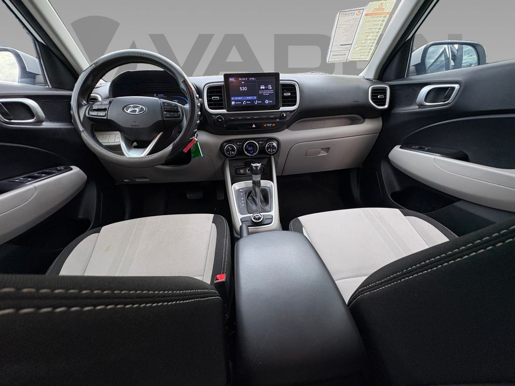 2023 Hyundai Venue SEL photo 3
